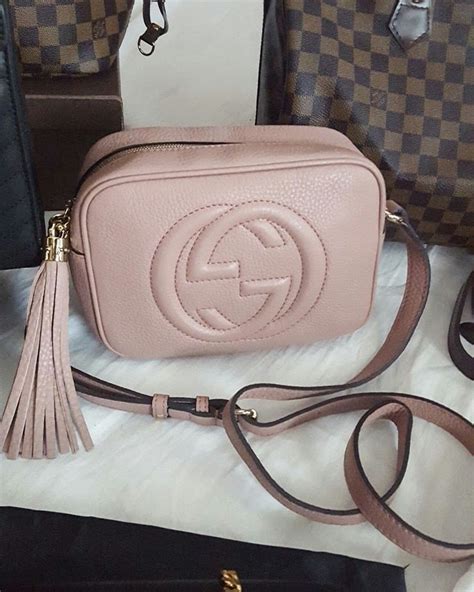 gucci soho disco bag camellia vs rose beige|GUCCI Soho Disco bag in Camelia/Rose Beige : Close Up Look.